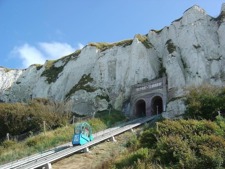 La Verriere. Les Locations Isahora C'Est Aussi Plusieurs Appart' De Standing A 2 Pas Du Chateau D'Eu, Des Falaises Du Treport, De Mers Les Bains Et Aux Portes De La Baie De Somme Eus  Eksteriør bilde